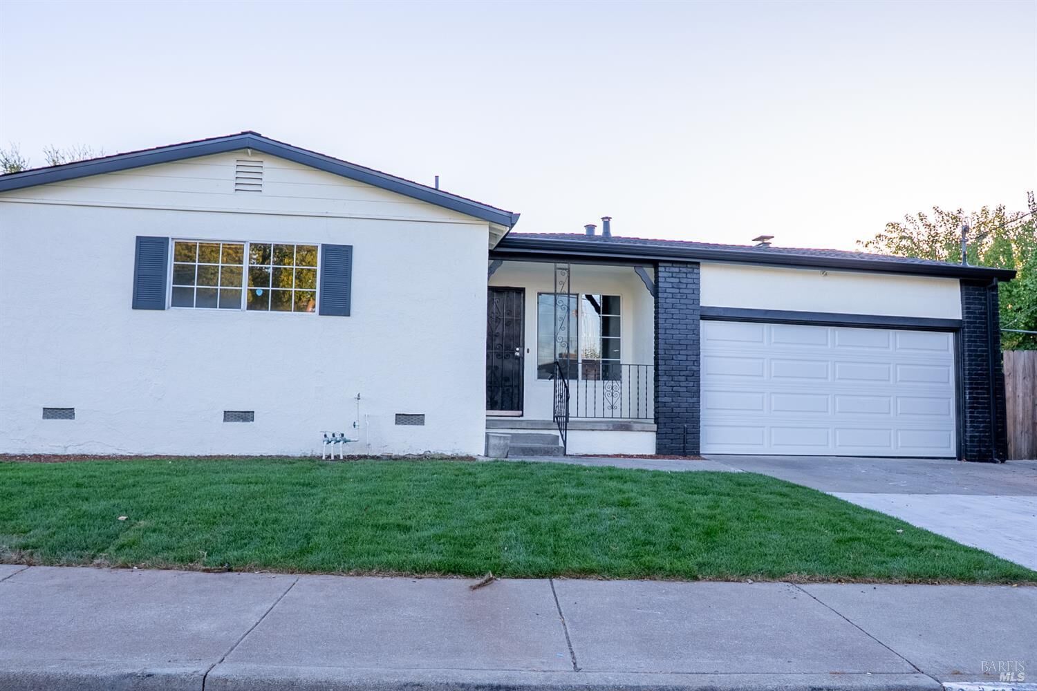 Property Photo:  165 Thomas Way  CA 94565 