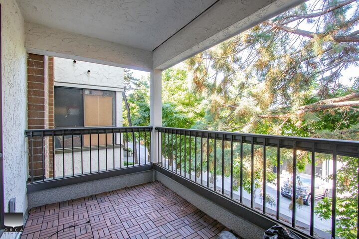 Property Photo:  1877 West 5th Street 203  BC V6J 1P5 