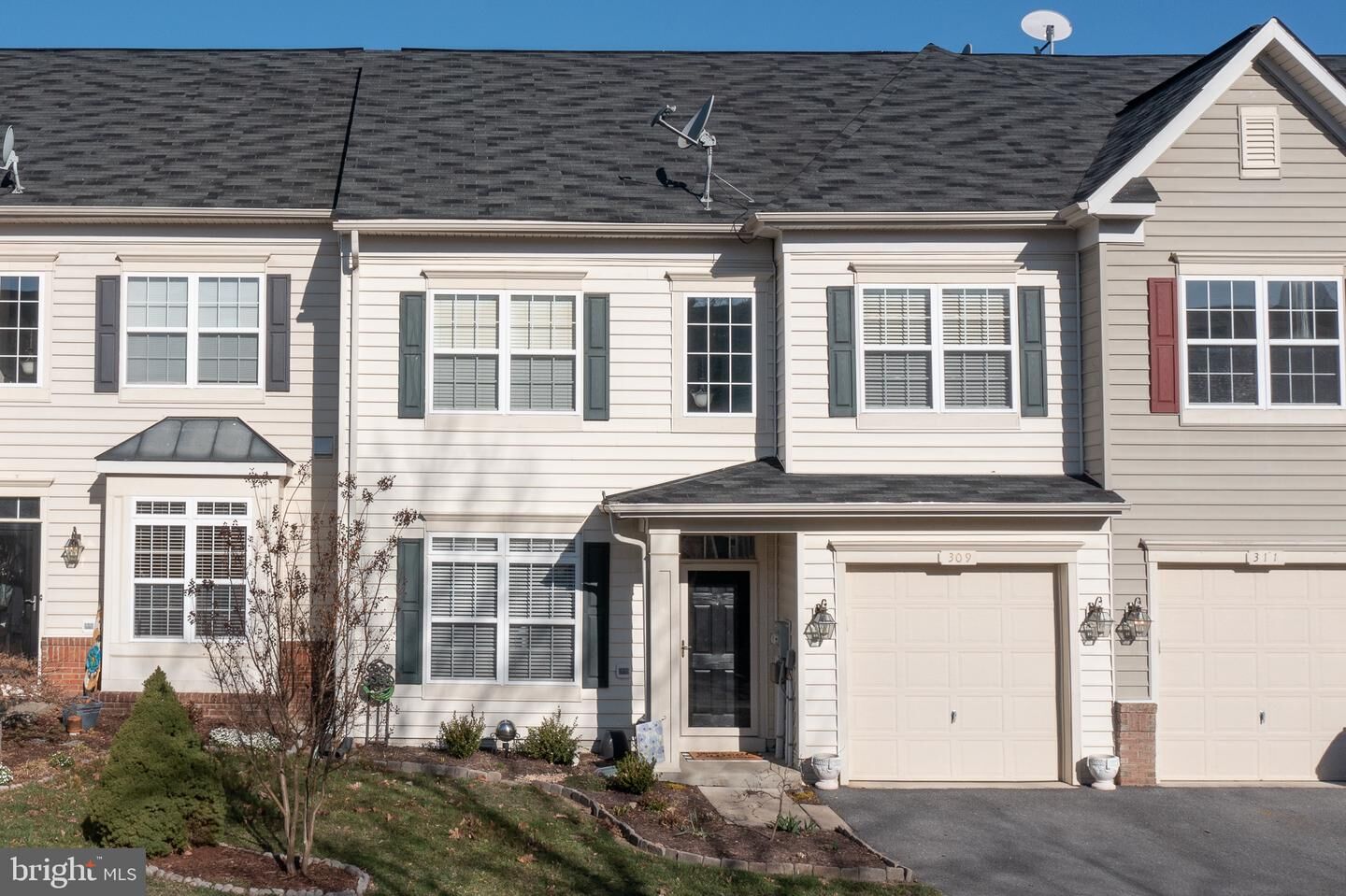 Property Photo: 309 Quinton Oaks Circle VA 22655