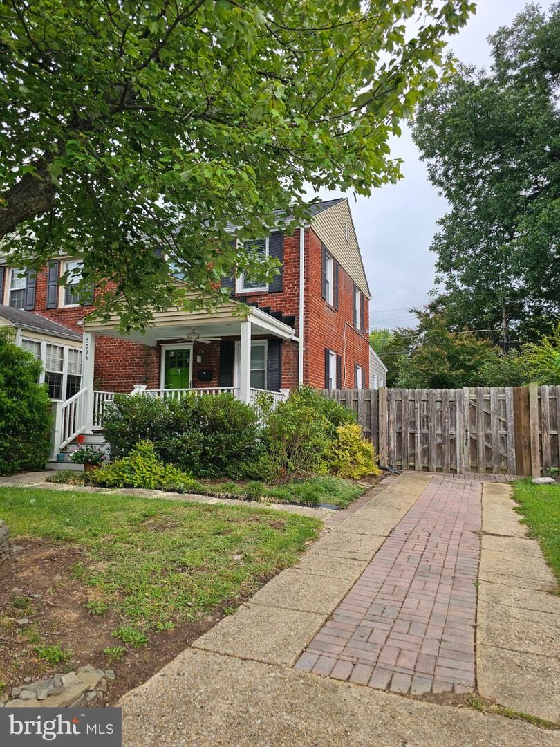 Property Photo: 5925 Monticello Road VA 22303