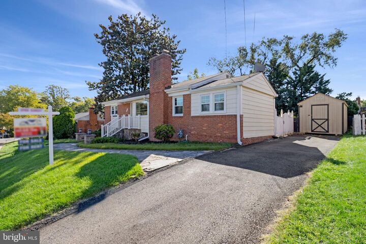 Property Photo: 5906 1st Street N VA 22203