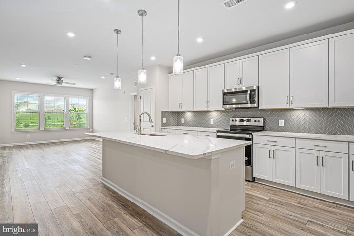 Property Photo: 21894 Hawksbill High Circle 103 VA 20164
