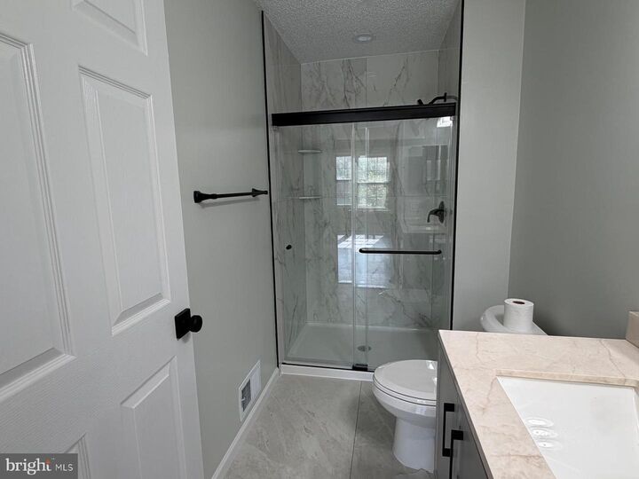 Property Photo:  20 Kite Court  NJ 08648 