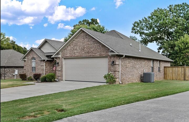 Property Photo:  1229 Windsor Court  AR 72076 