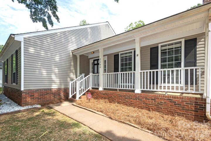 Property Photo: 2600 Olde Whitehall Road NC 28273