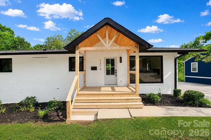 Property Photo:  3320 Winterfield Place  NC 28205 