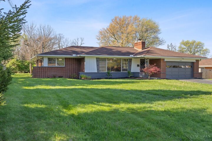Property Photo: 6001 Belleview Avenue OH 45242