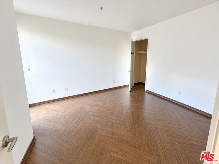 Property Photo: 625 S Berendo St, Unit 201 CA 90005