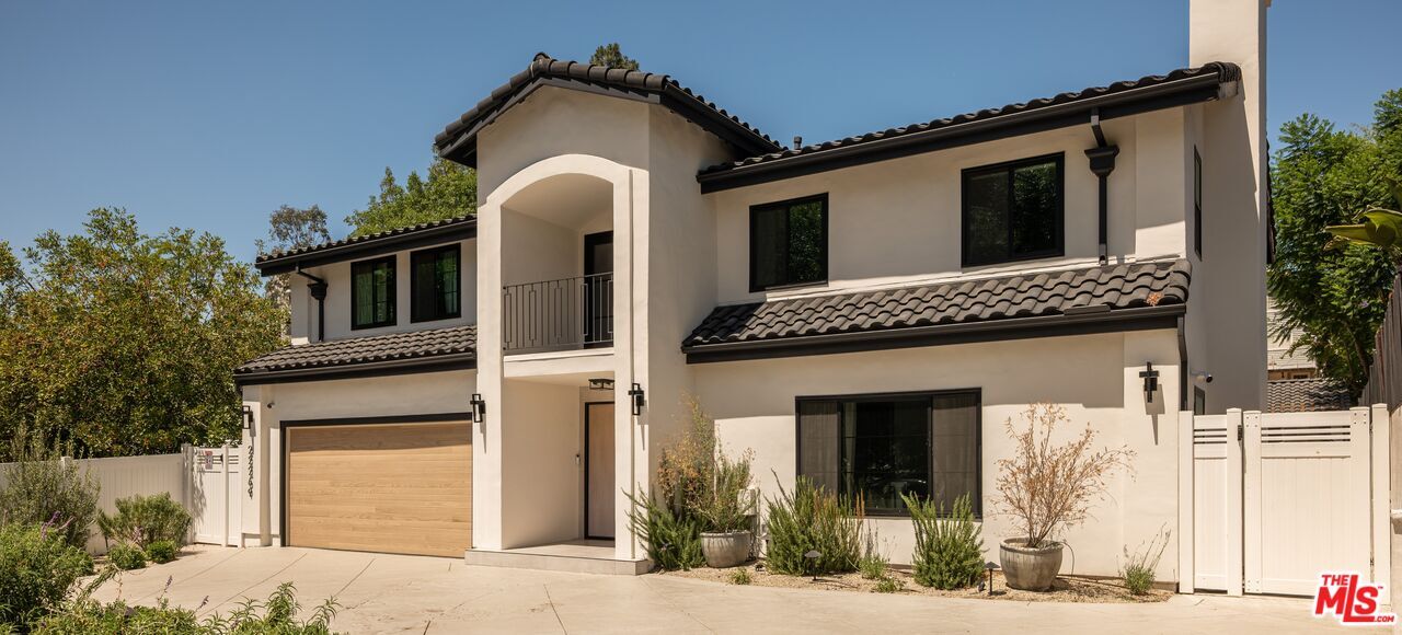 Property Photo: 22269 Avenue San Luis CA 91364