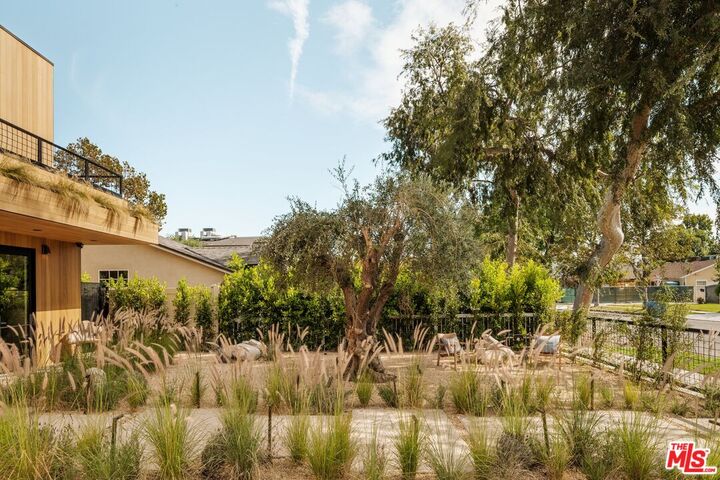 Property Photo: 5034 Varna Ave CA 91423