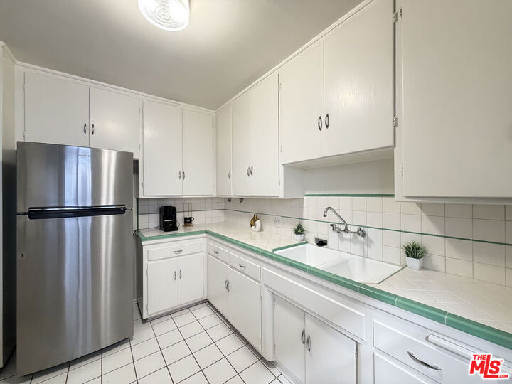 Property Photo: 852 1/2 S Plymouth Blvd CA 90005