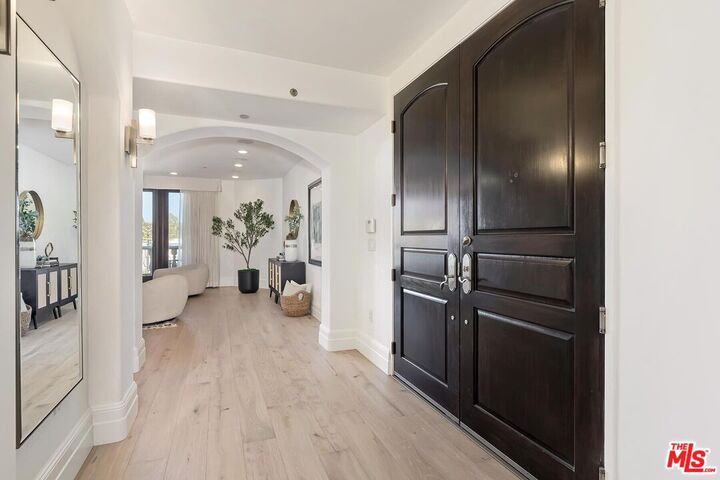 Property Photo:  11715 Chenault St, Unit Ph1  CA 90049 