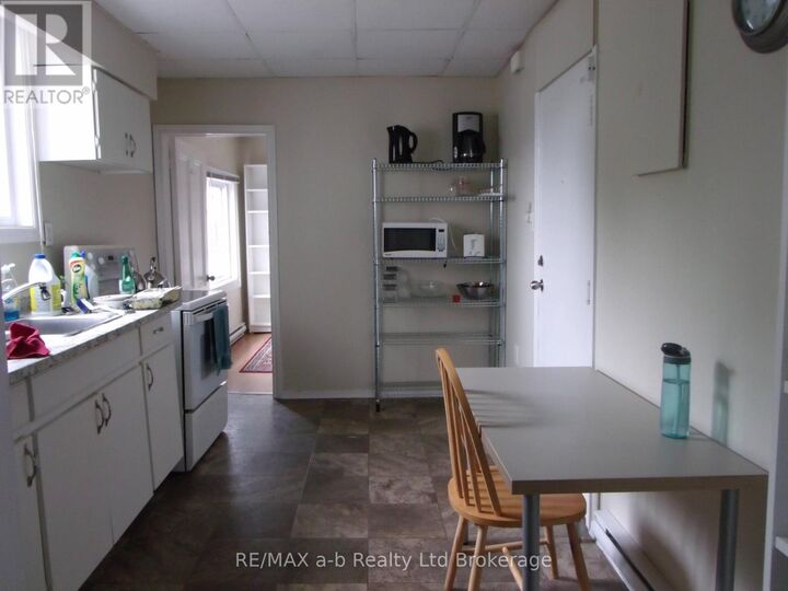 Property Photo:  350 Dundas Street 1  ON N4S 1B4 