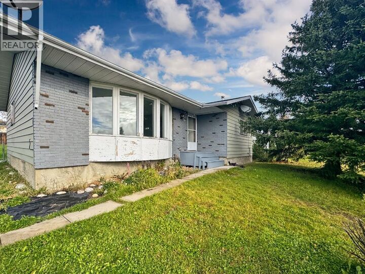 Property Photo:  5 Freeman Drive  AB T0G 2C0 