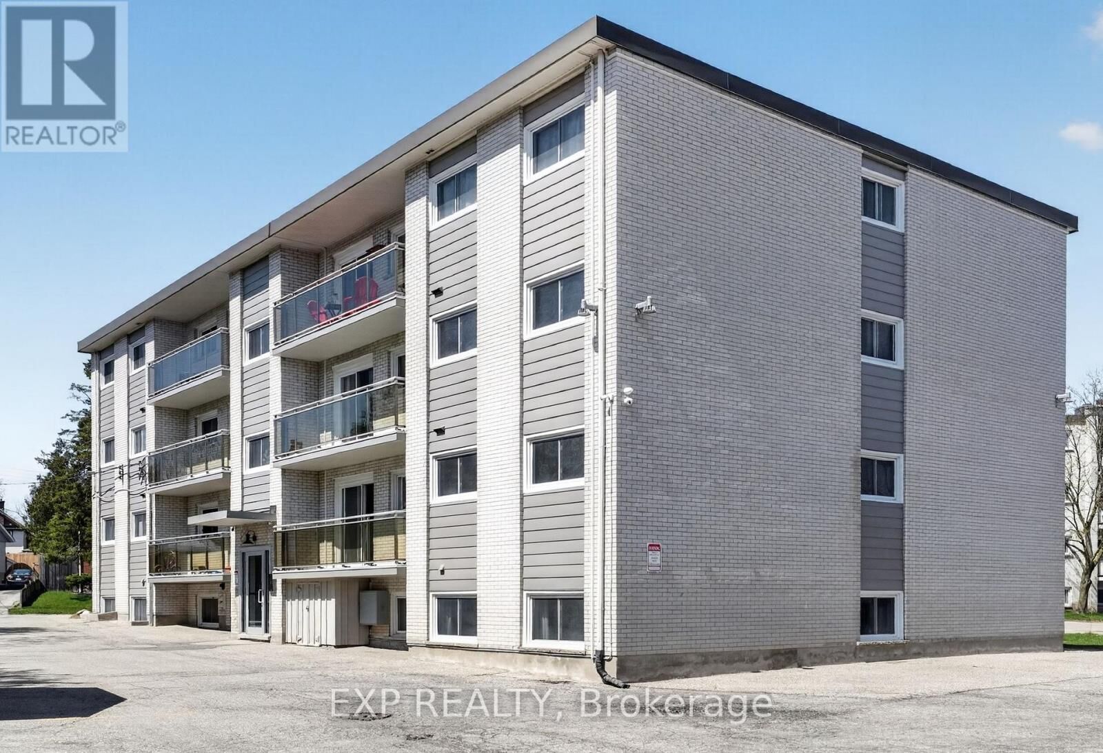 Property Photo: 81 Kenwood Drive ON N2B 3H3