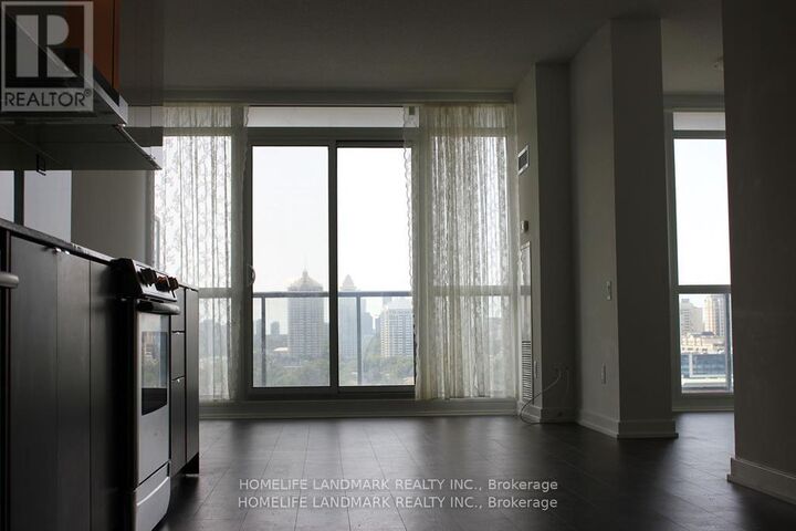 Property Photo: 121 McMahon Drive 2517 ON M2K 0C1