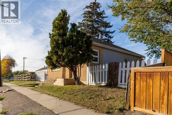 Property Photo: 1114 Bridge Street Southeast AB T1A 1E2