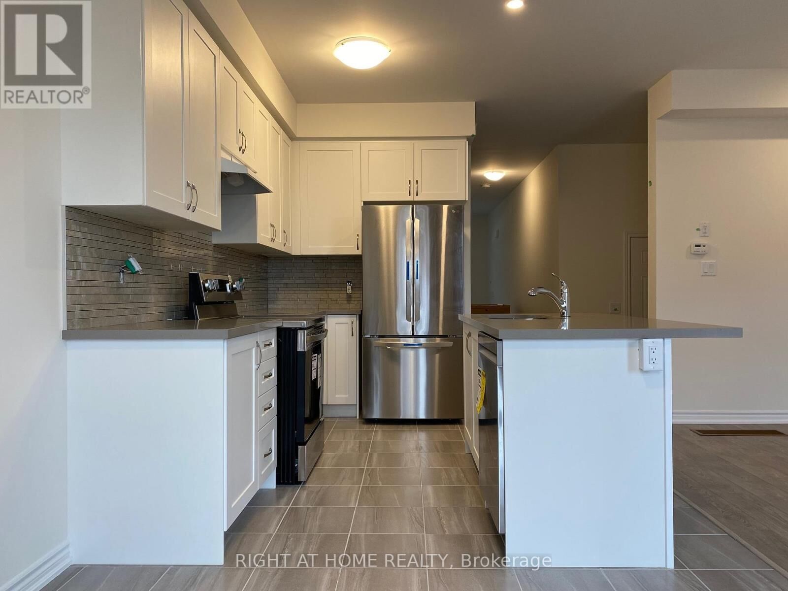 Property Photo:  2250 Grainger Loop  ON L9S 0N1 