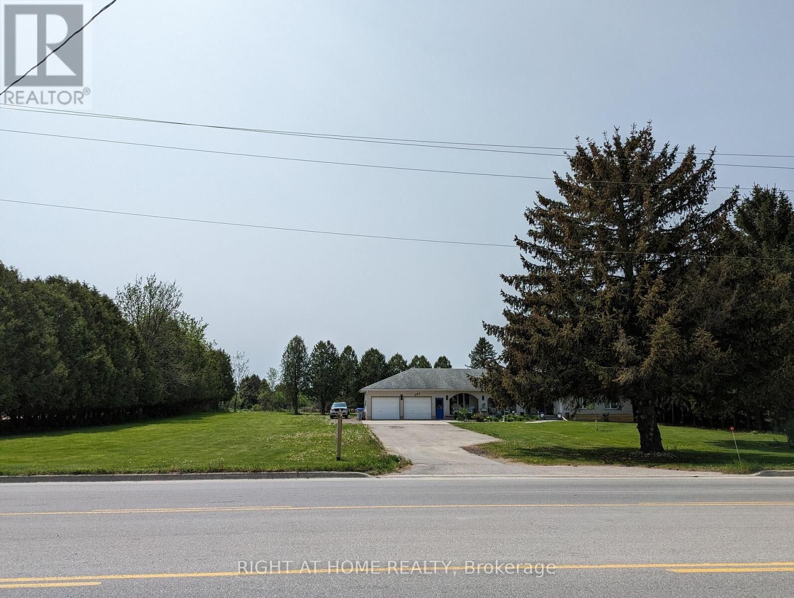Property Photo:  392 Second Street  ON N7G 3H8 