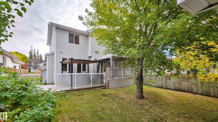Property Photo:  3 Hardcastle Place  AB T8N 6R4 