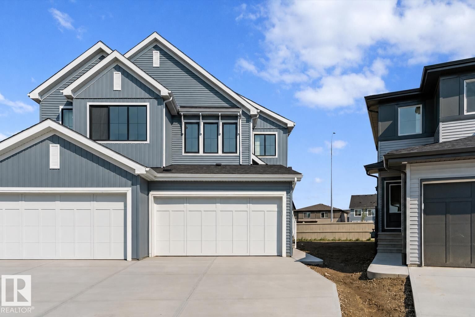 Property Photo:  1064 Cristall Crescent SW  AB T6W 5S6 