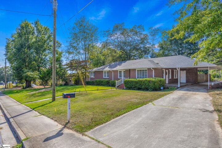 Property Photo:  200 Pine Street  SC 29678 