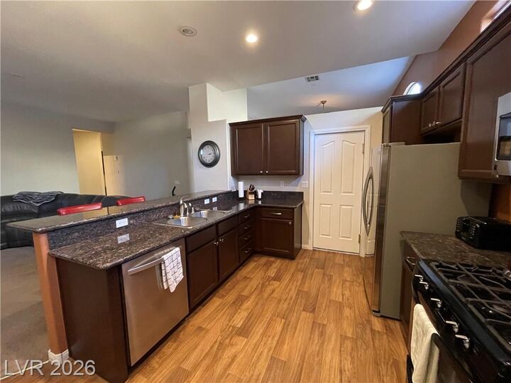 Property Photo:  