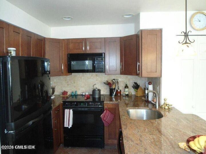 Property Photo:  1465 E Putnam Avenue Apt 113  CT 06870 