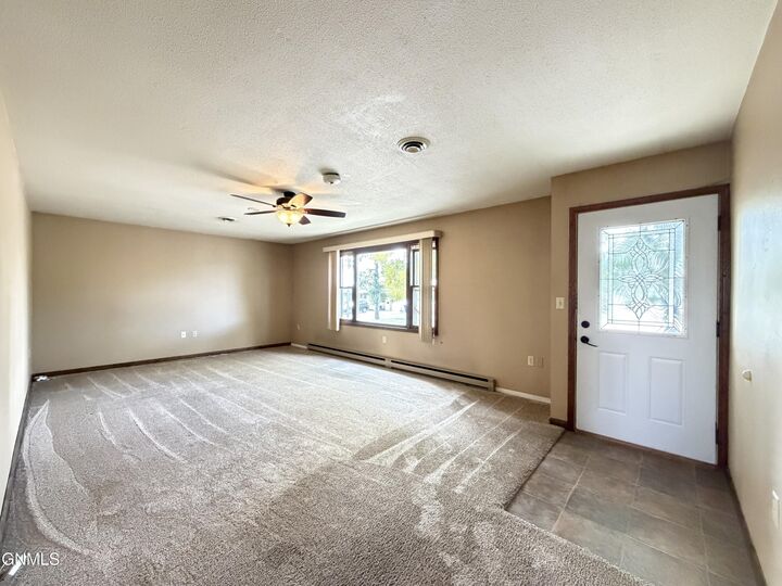 Property Photo: 412 Central Avenue N ND 58523