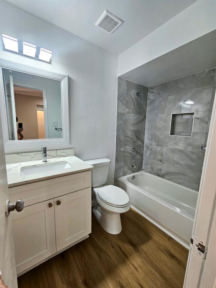 Property Photo:  736 Memorial Mews Street 4  TX 77079 