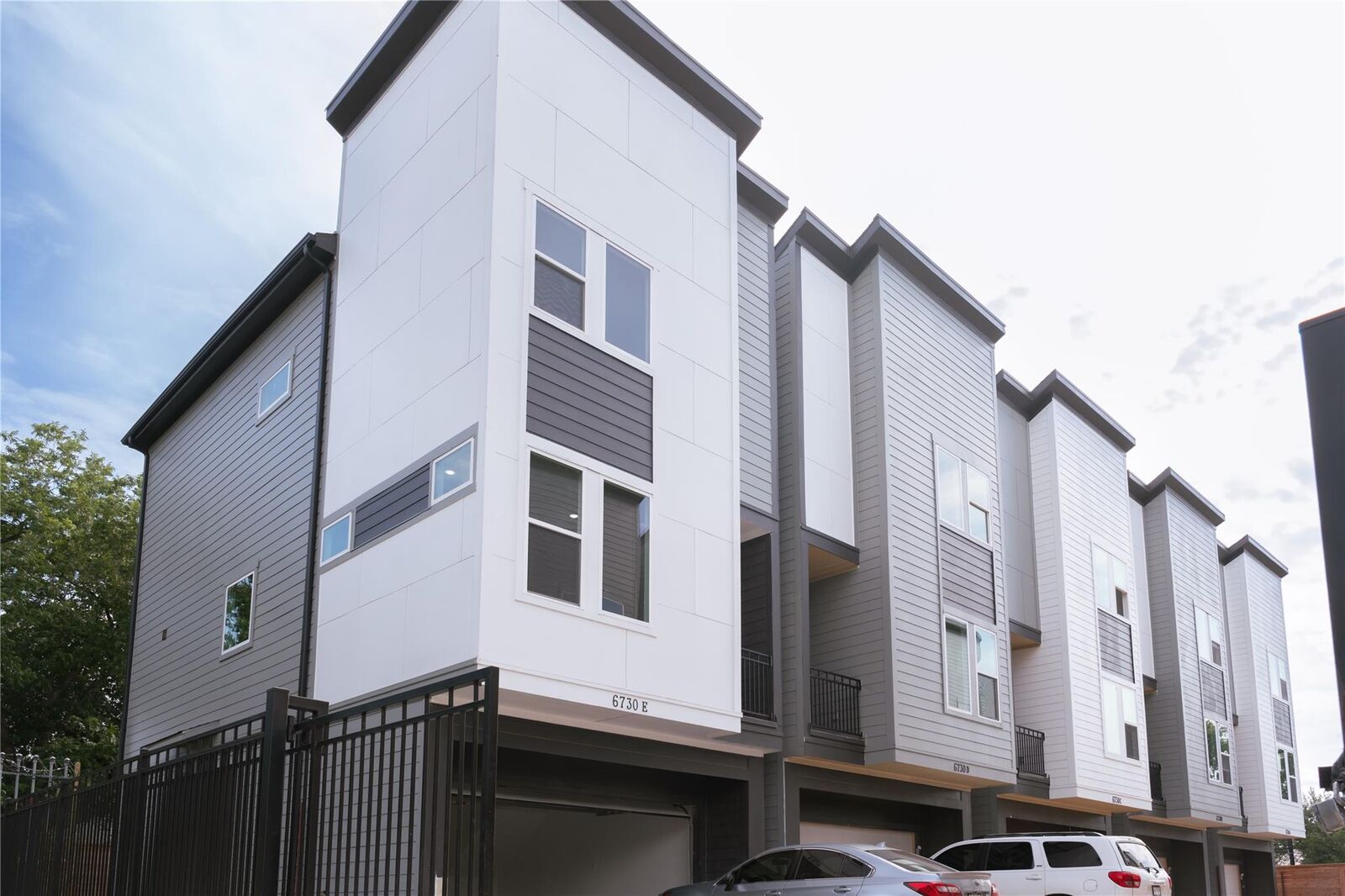 Property Photo: 6728 Peerless Street E TX 77021