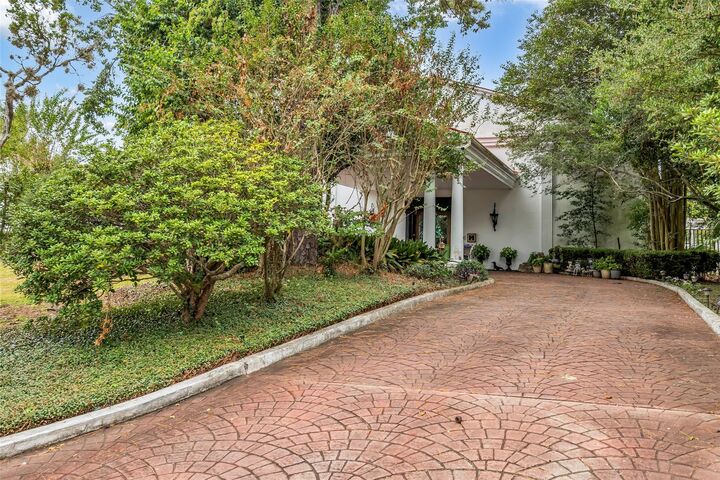 Property Photo:  6 Farnham Park Drive  TX 77024 