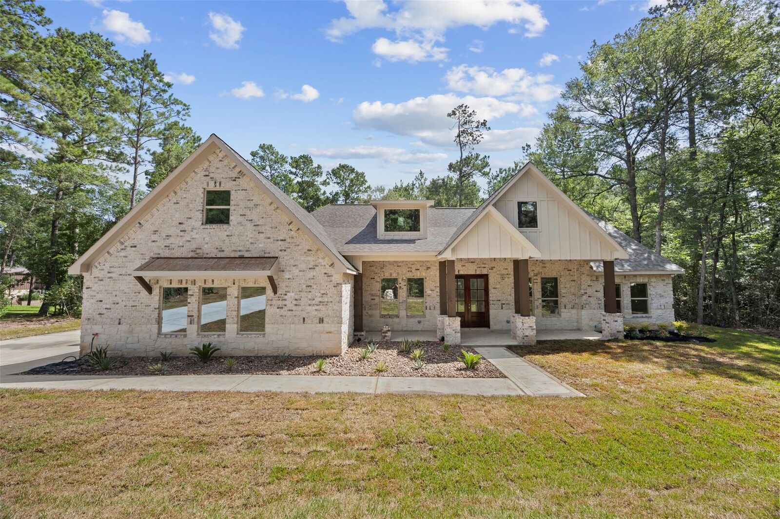 Property Photo:  183 Windmill Road  TX 77358 