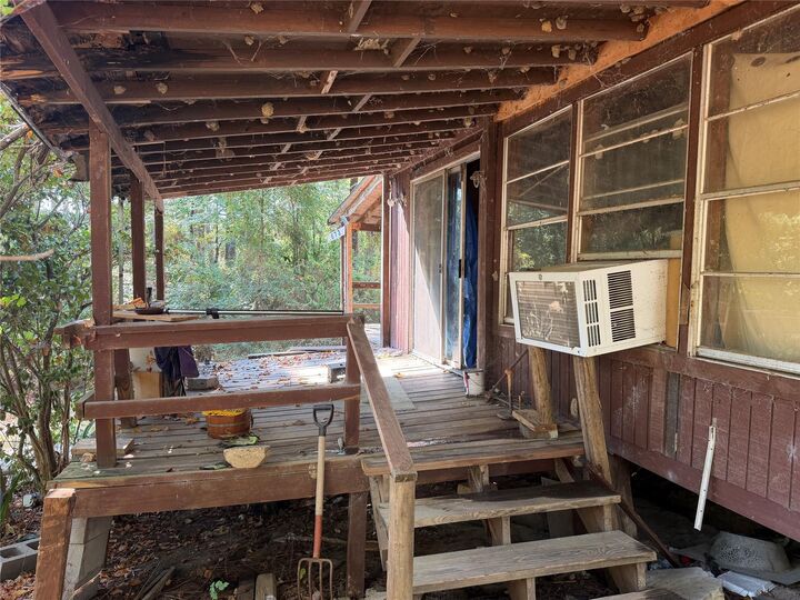 Property Photo: 673 Whisperwood Drive TX 77360