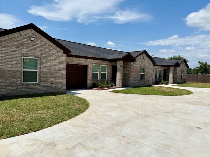 Property Photo: 9508 Quaker Court B TX 77583