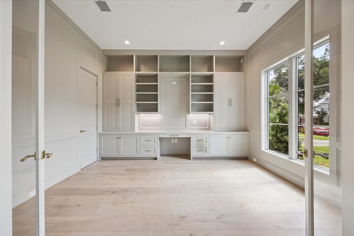 Property Photo: 3920 University Boulevard TX 77005