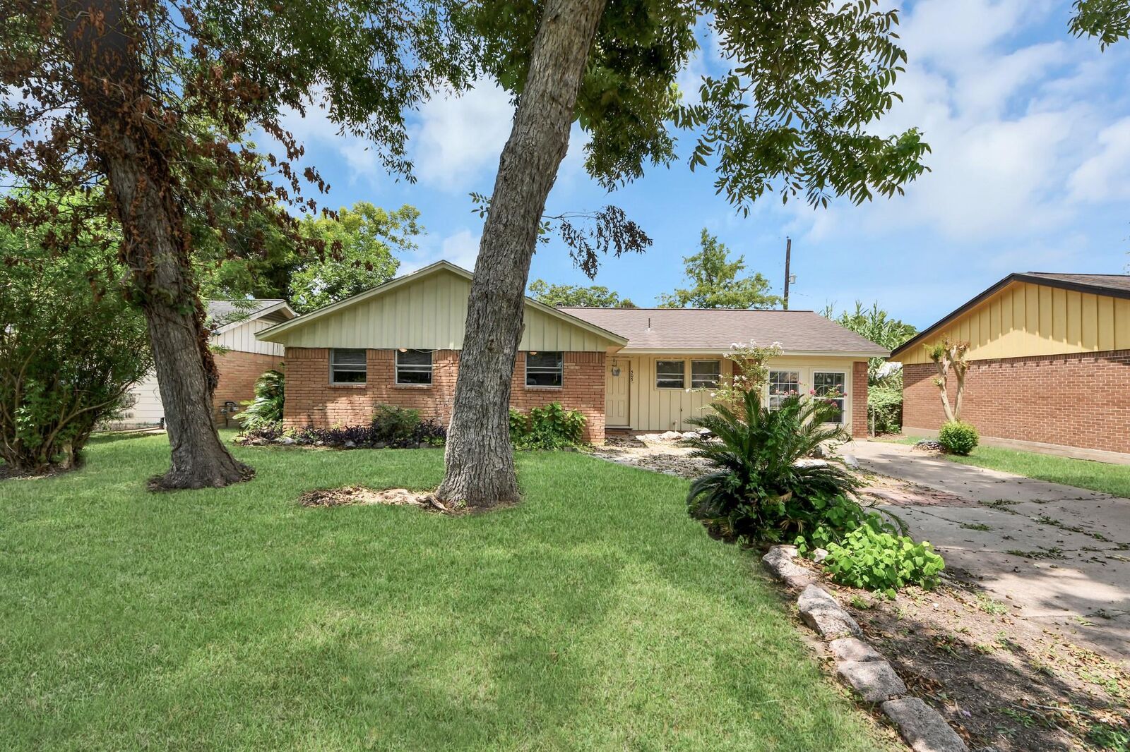 Property Photo:  505 Jasmine Street  TX 77531 