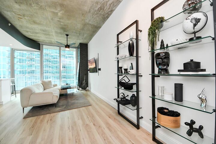 Property Photo:  5925 Almeda Road 11616  TX 77004 
