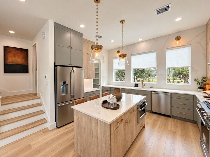 Property Photo: 509 Hillwood Heights Drive TX 77091