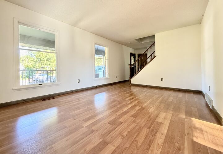 Property Photo: 1221 NW 3rd Street IA 50023