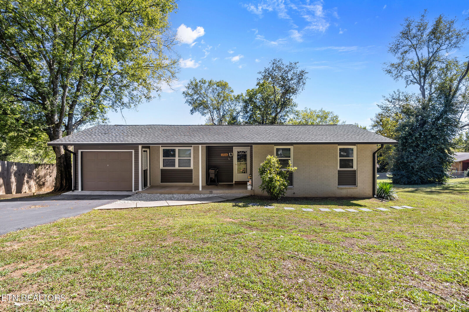 Property Photo:  1706 Hazen St  TN 37915 