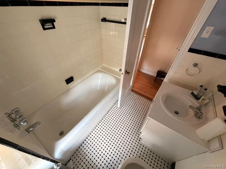 Property Photo:  1843 Yates Avenue  NY 10461 