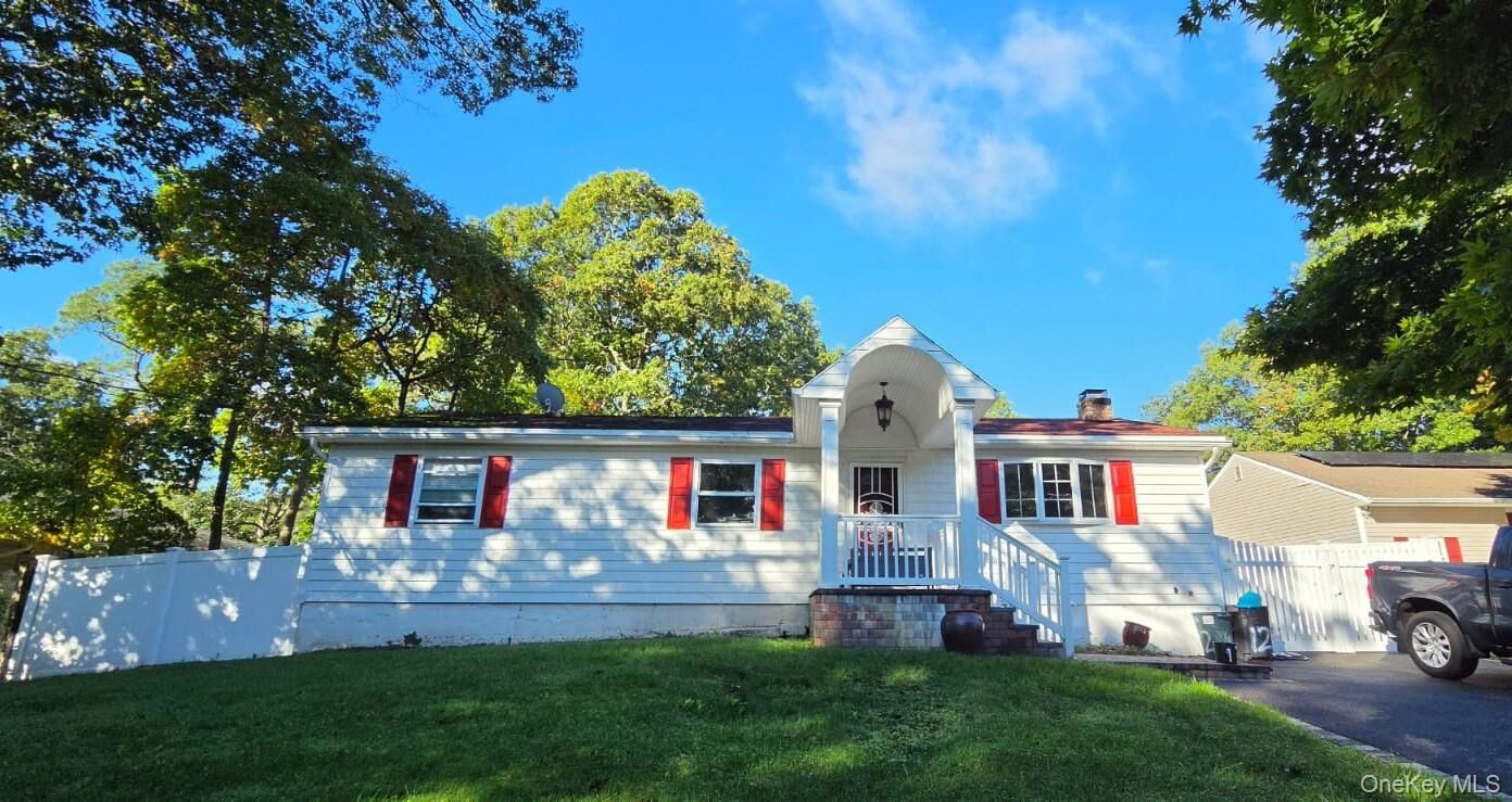 Property Photo:  12 Nord Park Boulevard  NY 11953 