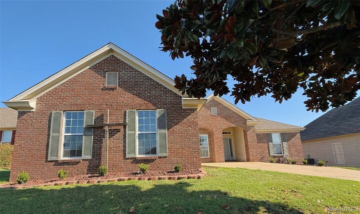 Property Photo:  1018 Thistle Road  AL 36066 