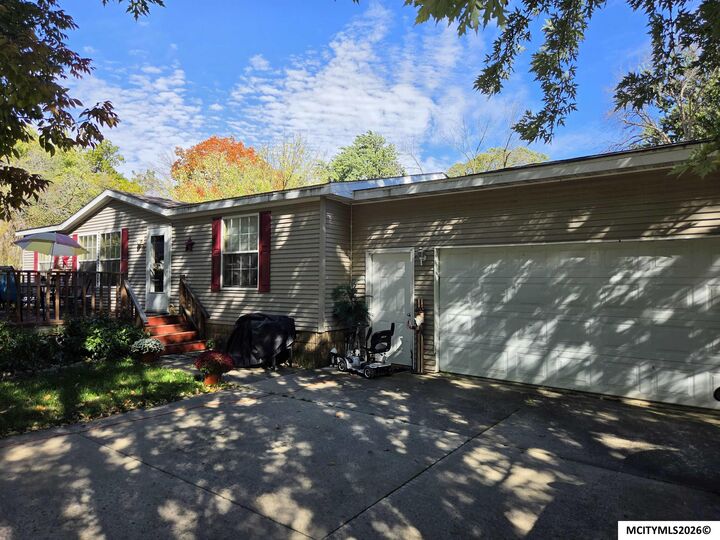 Property Photo: 105 N Gaylord IA 50458