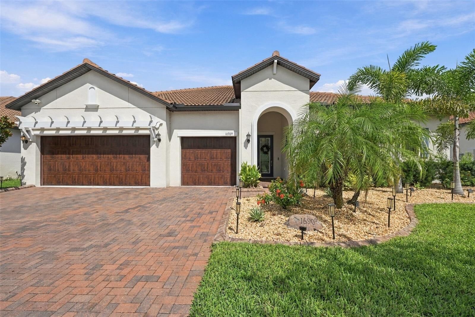 Property Photo:  16909 Clear Cork Drive  FL 33598 