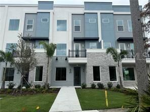 Property Photo: 421 Mike Roberto Way FL 32765
