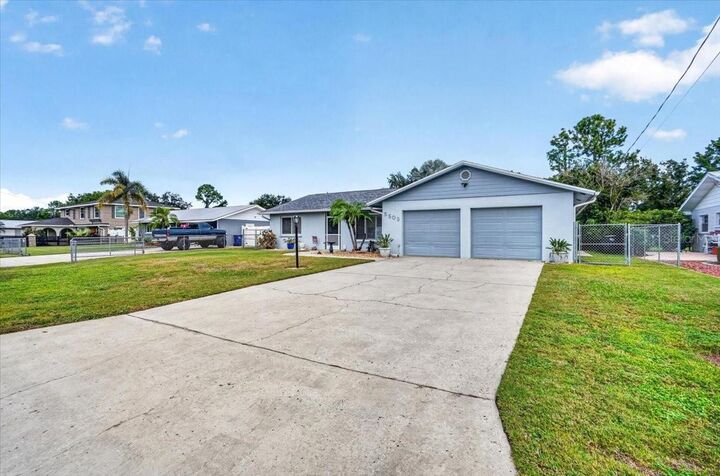 Property Photo:  5503 18th Avenue E  FL 34208 