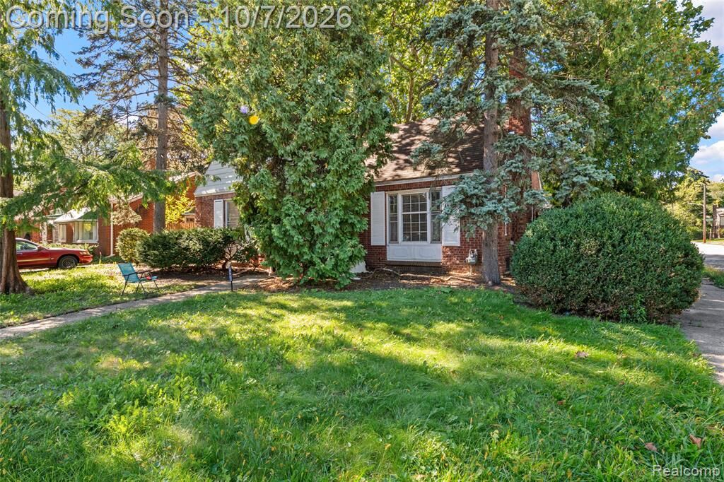 Property Photo: 3963 Yorkshire Road MI 48224 2393