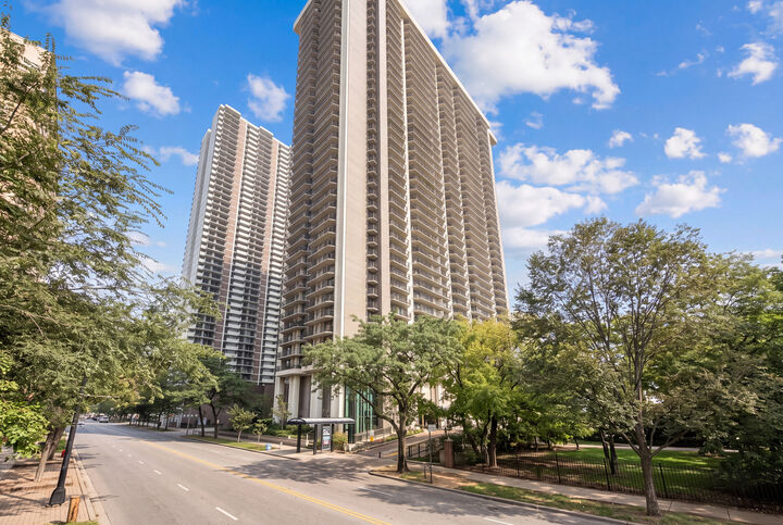 Property Photo:  6007 N Sheridan Road 25D  IL 60660 
